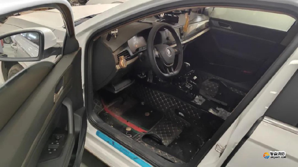 轎車自燃！車主拿消防部門出具的鑒定結果索賠，4S店不認？